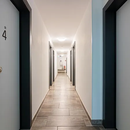 Πανσιόν Nine - Serviced 3*